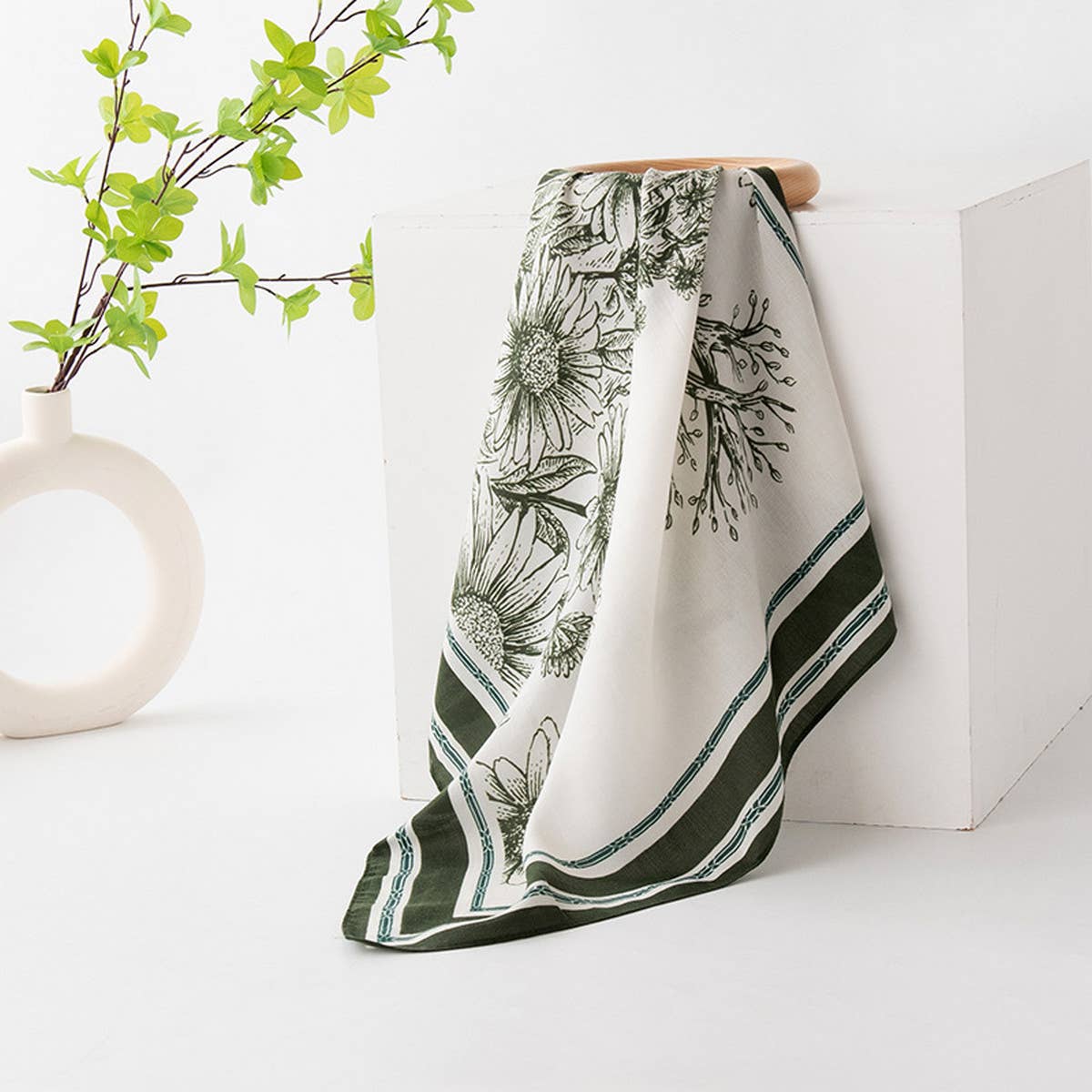 VERSATILE SHIRT RETRO PLANT PRINT SQUARE SCARF