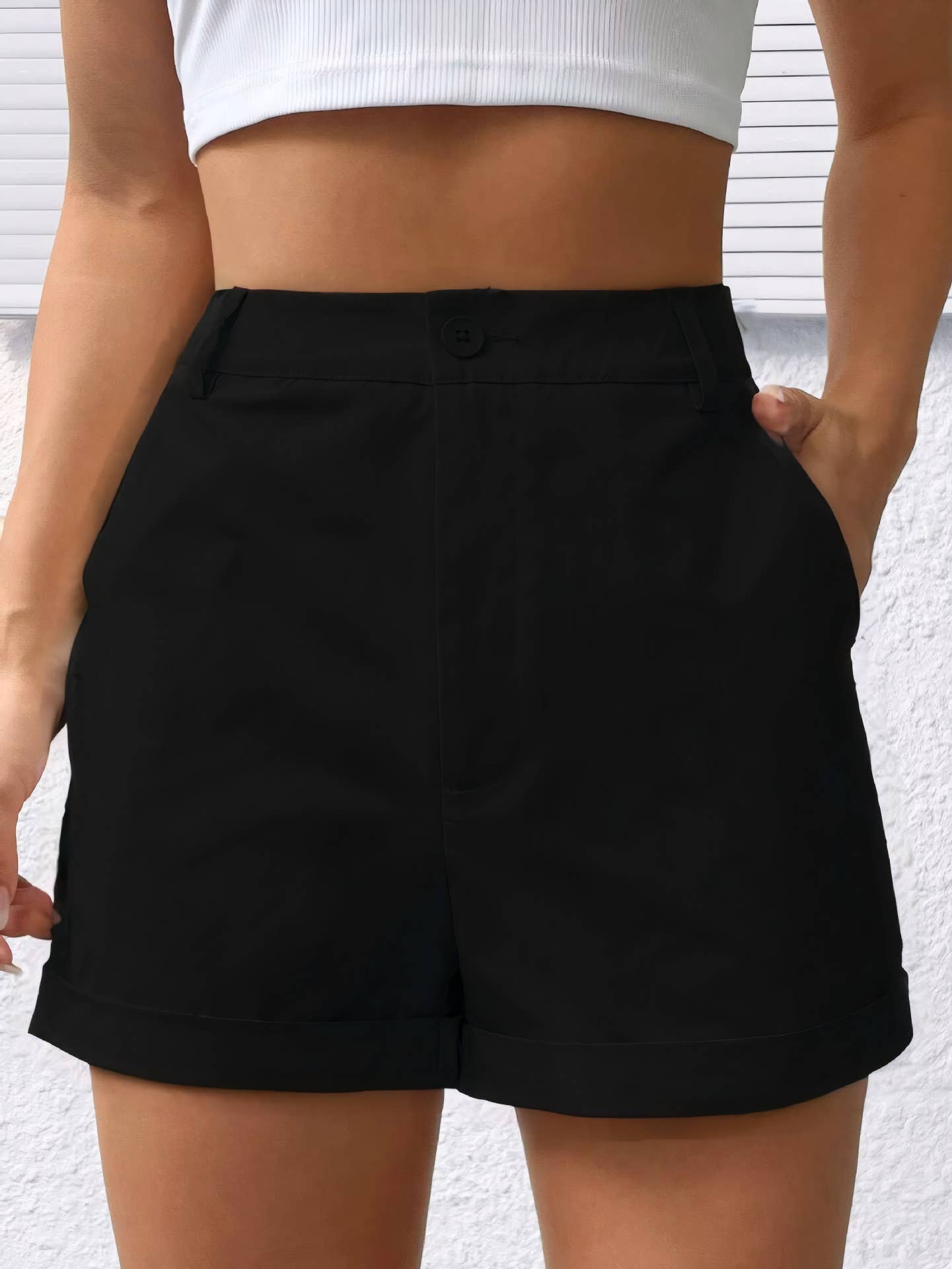 Casual, loose, simple and solid-colored shorts