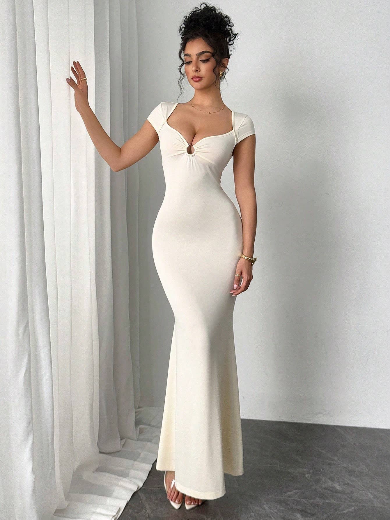 A sexy V-neck design, slim and long dress