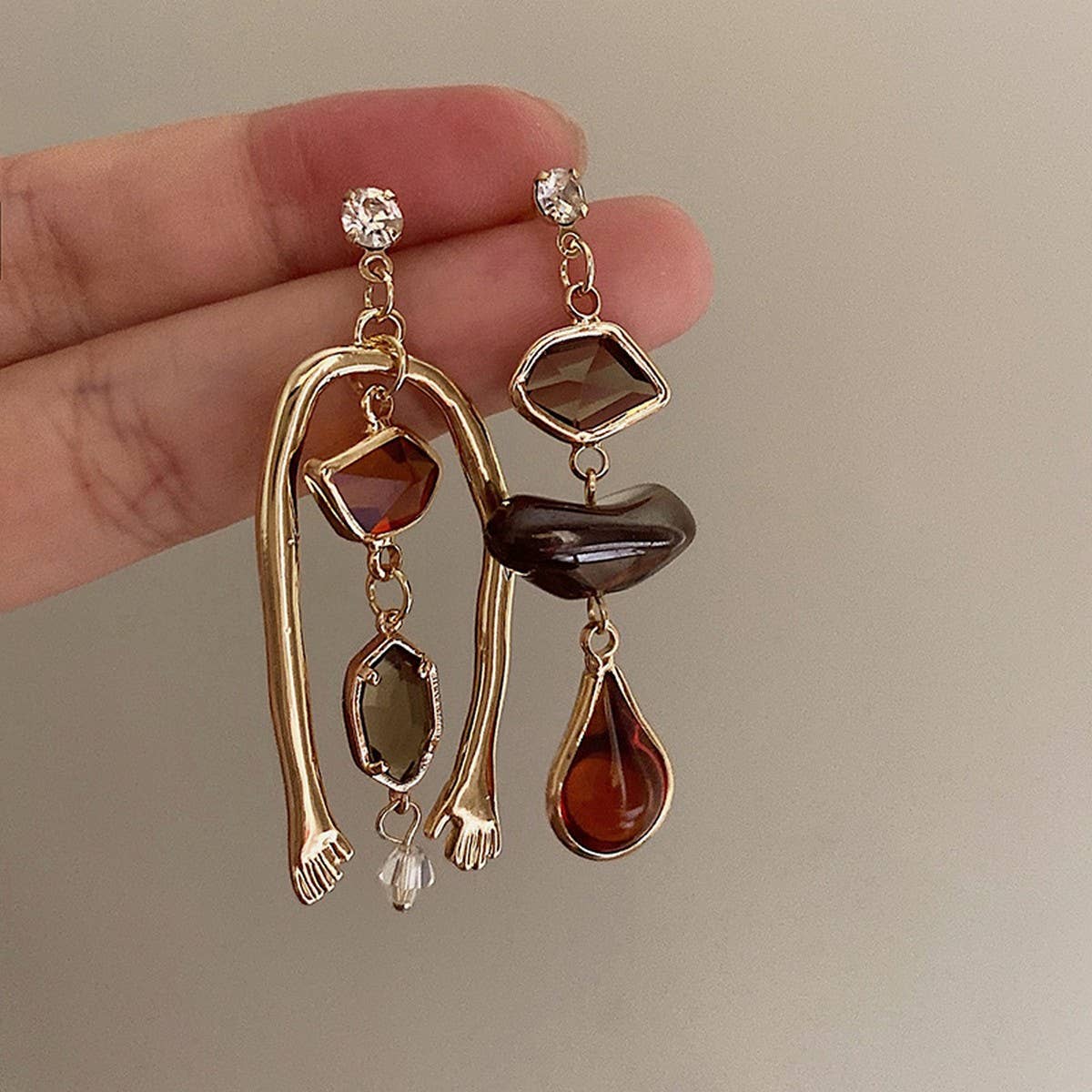 ASYMMETRIC DIAMOND AND CRYSTAL PALM EARRINGS_CWAJE2318