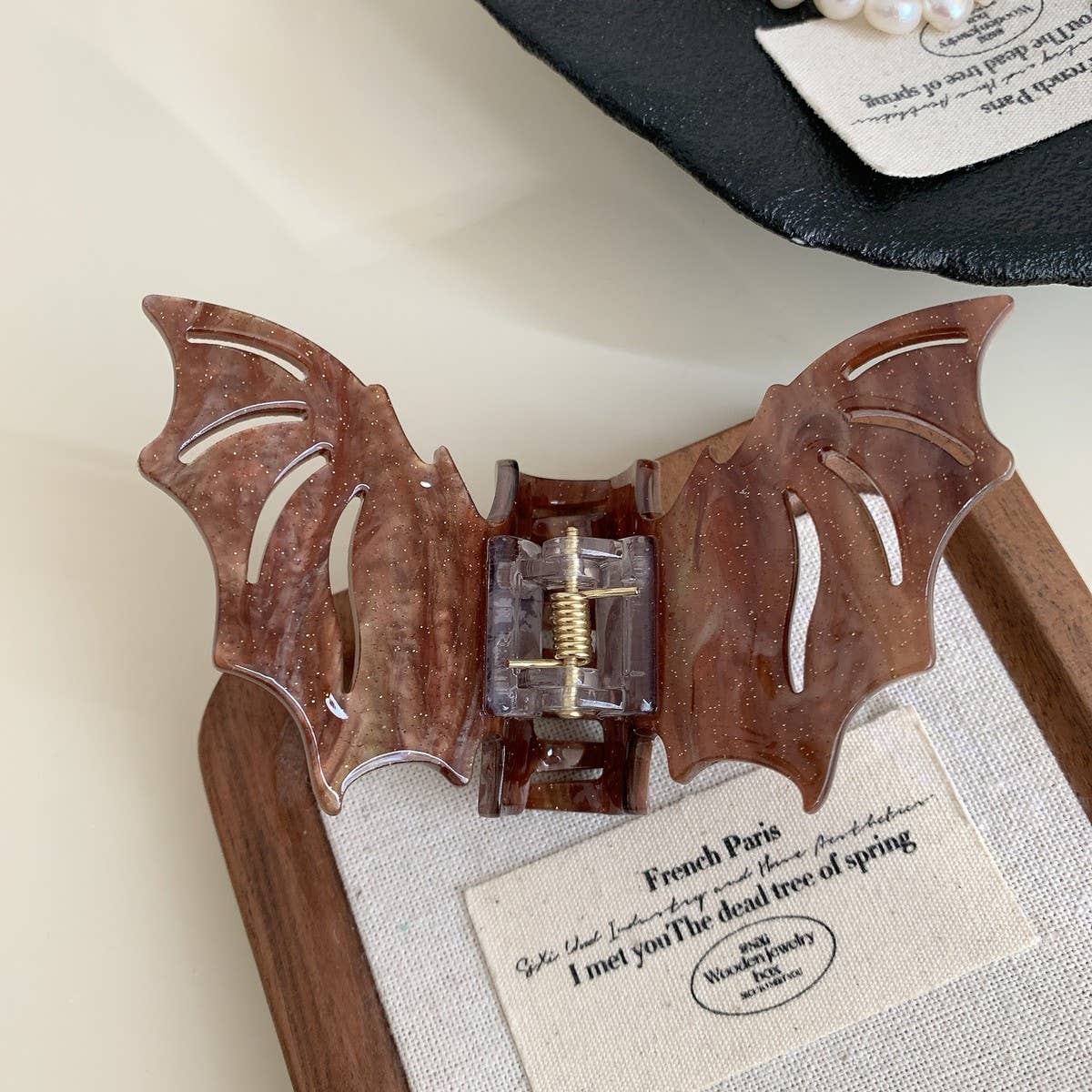 CWAHA07706_HALLOWEEN BAT WING CLAW HAIR CLIP