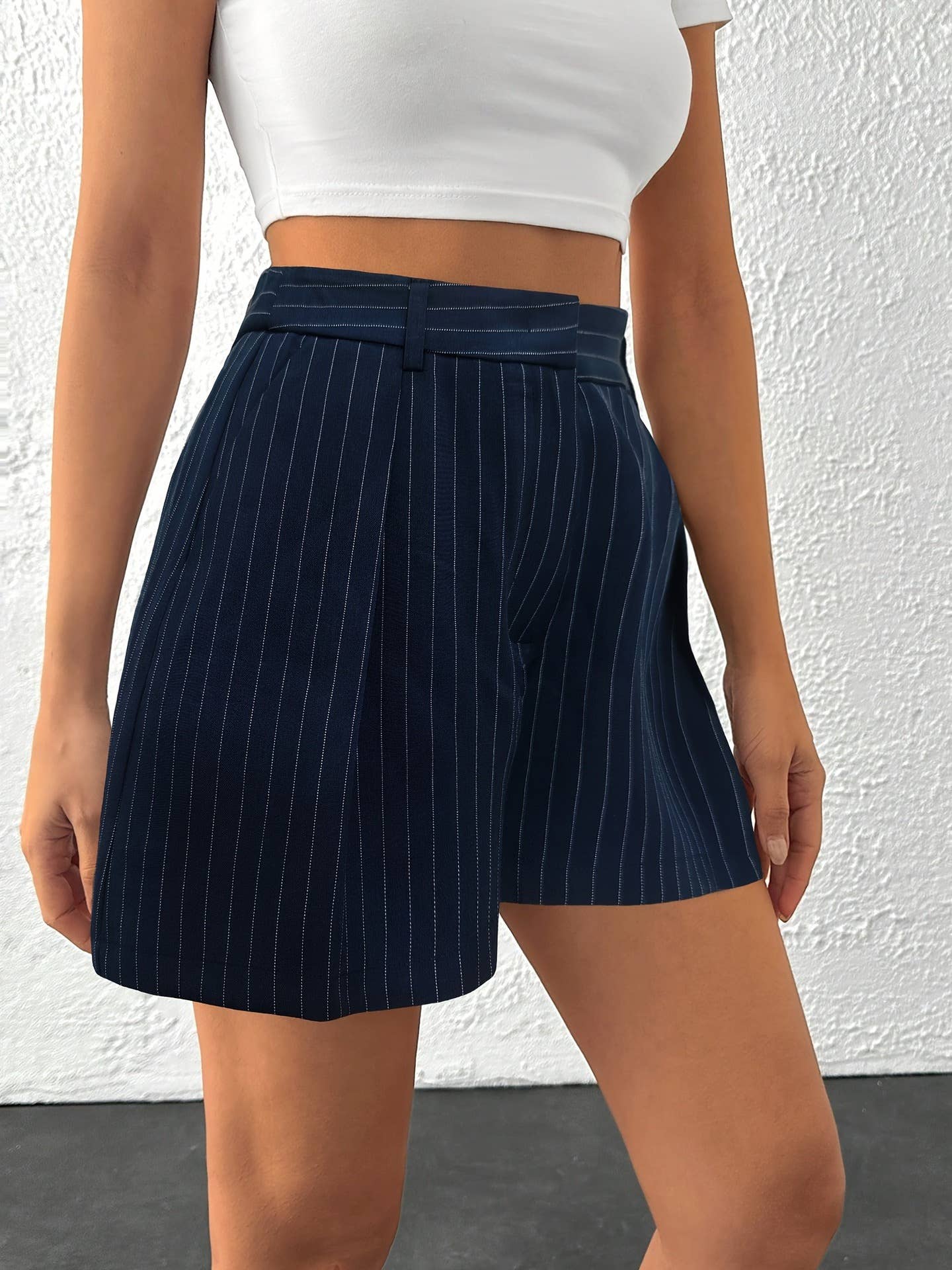 Comfortable double-pocket striped woven shorts