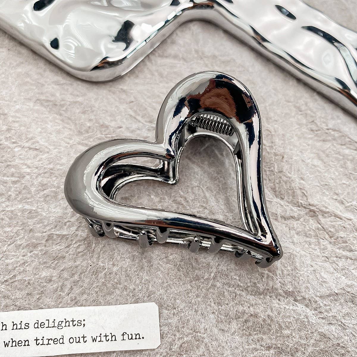 BRIGHT SURFACE HEART-SHAPED METAL MINI HAIRPIN_CWAHA0726