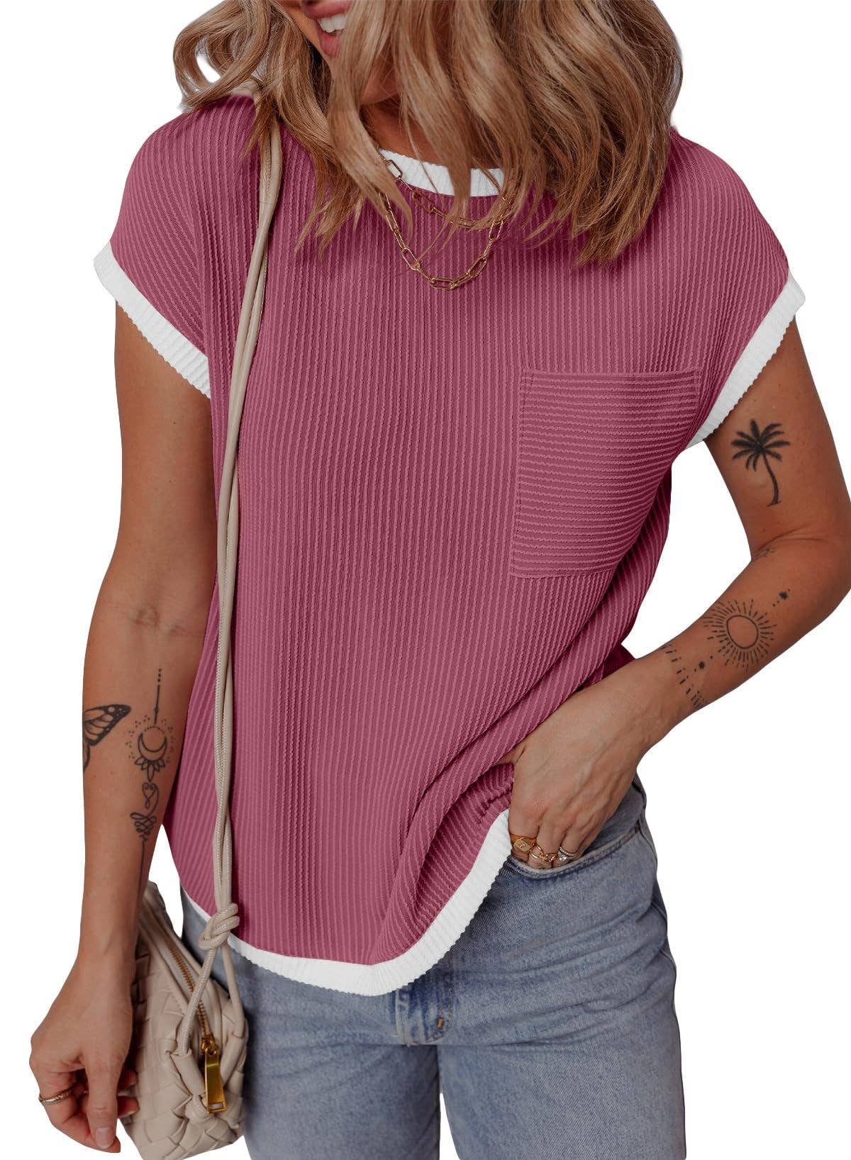Crew-neck twist strip color contrast T-shirt