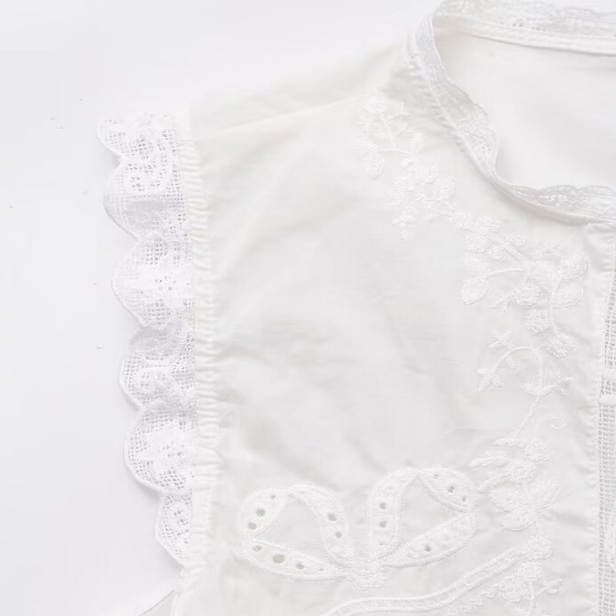 Bow Embroidered Top ??French Casual Style_CWTHT0235
