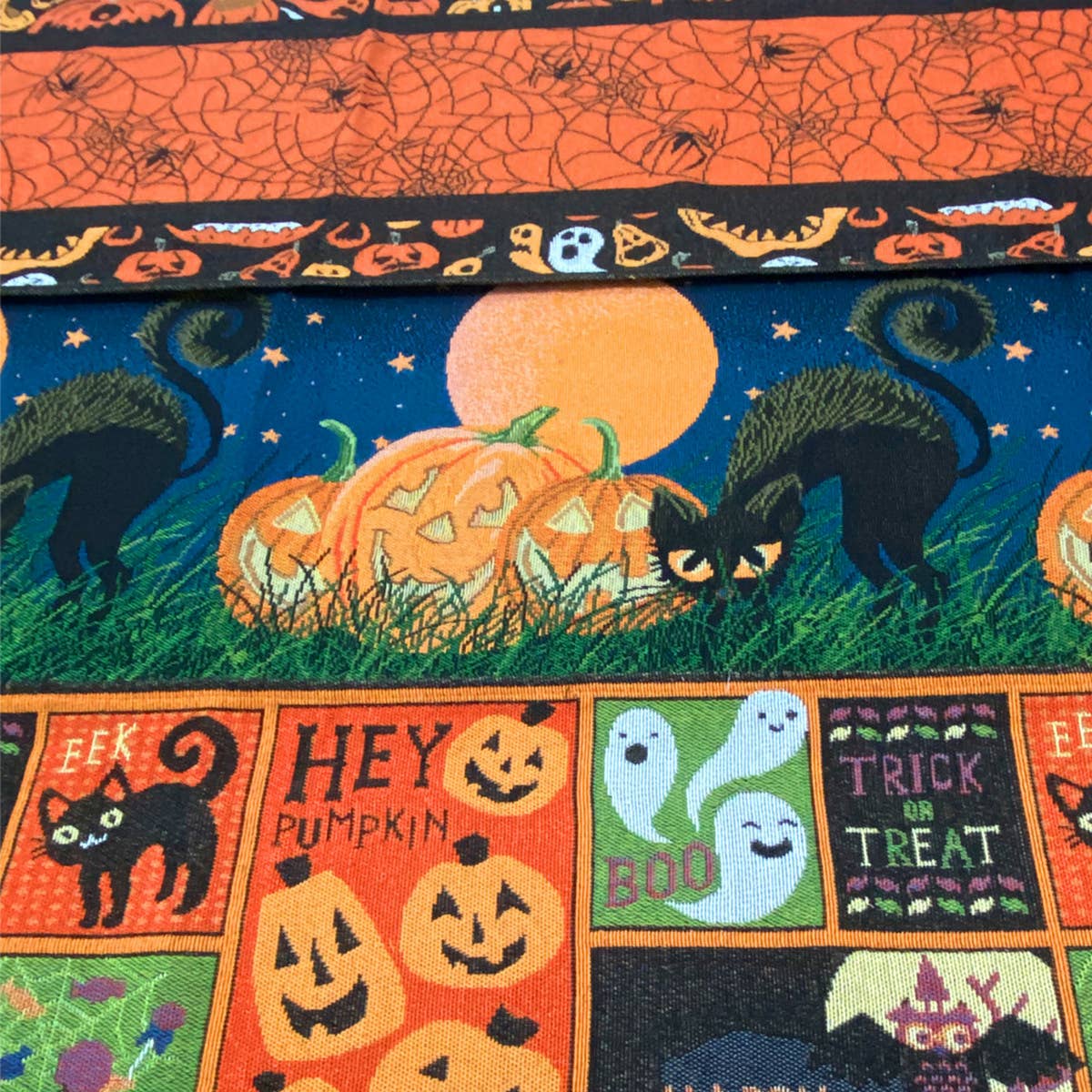 HALLOWEEN FULL MOON BLACK CAT TABLE RUNNER