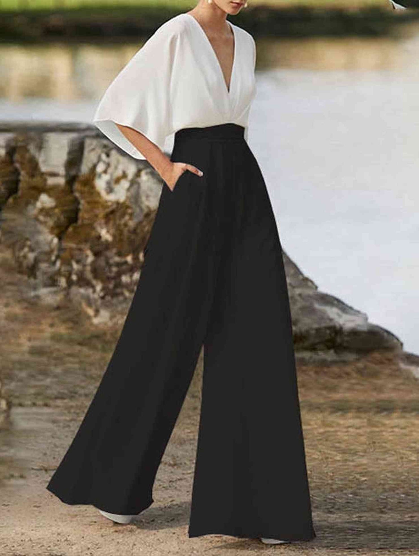 COLOR-MATCHING POCKET V-NECK ROMPER_CWSJS0774