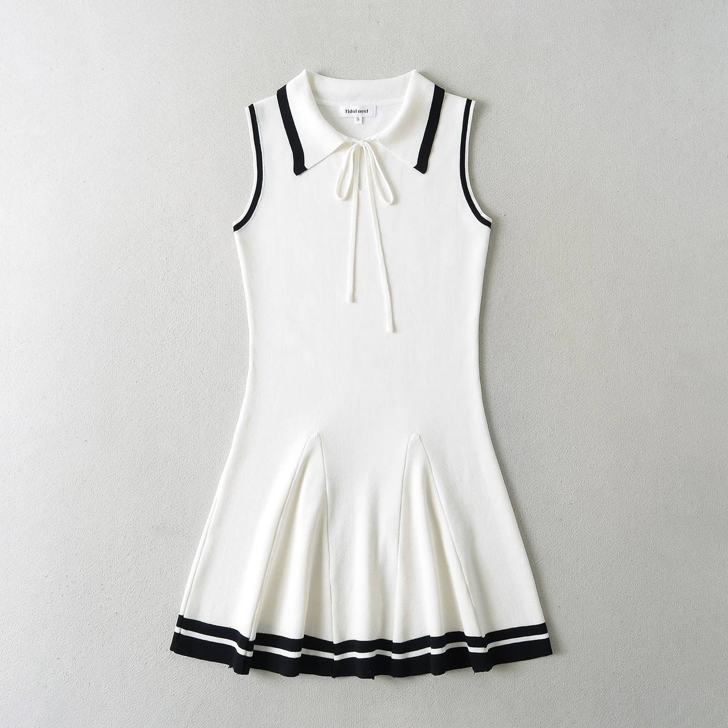 BLACK AND WHITE CONTRAST LAPEL WAIST KNIT DRESS