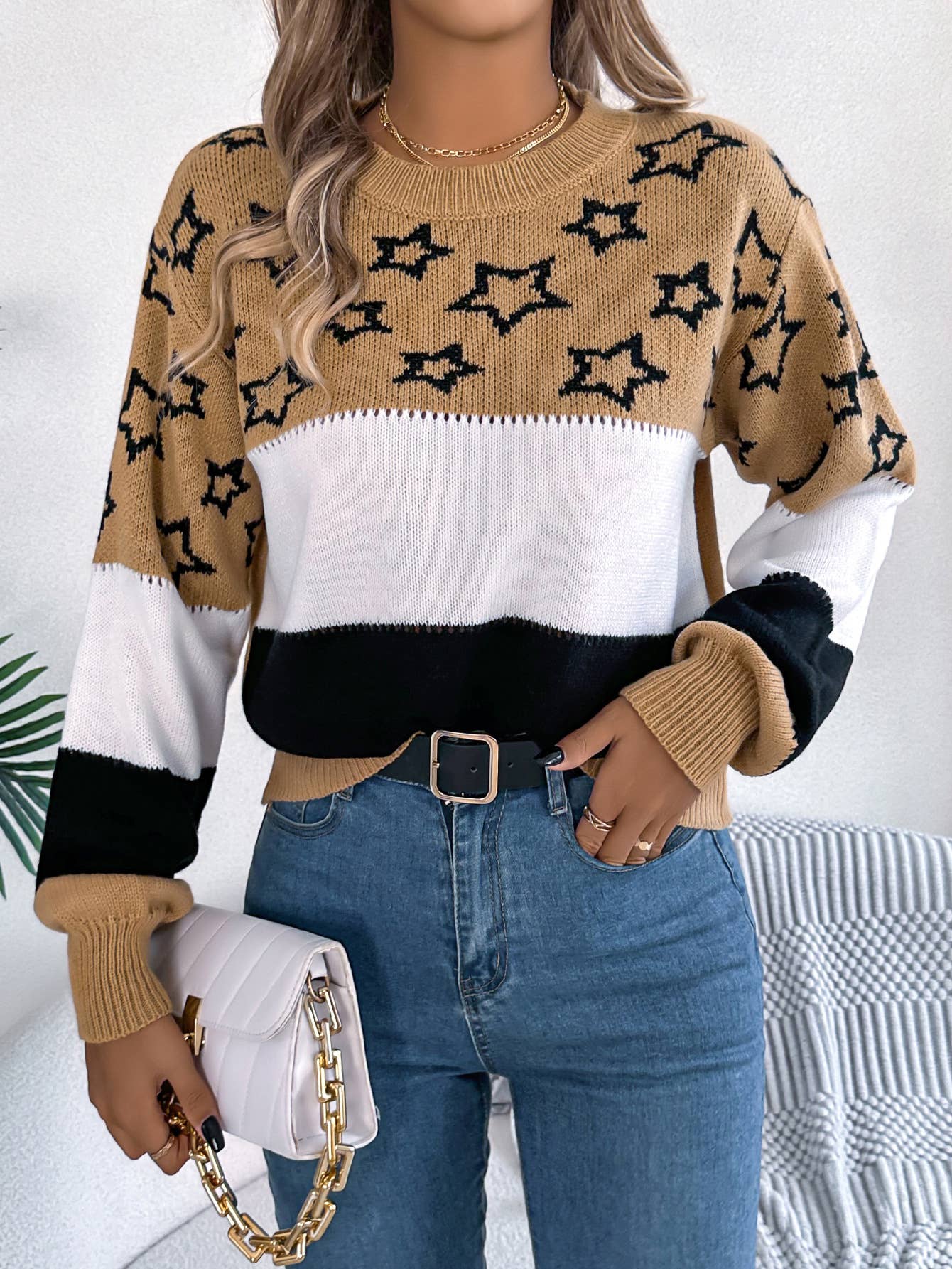 COLOR MATCHING STAR CUTOUT PULLOVER