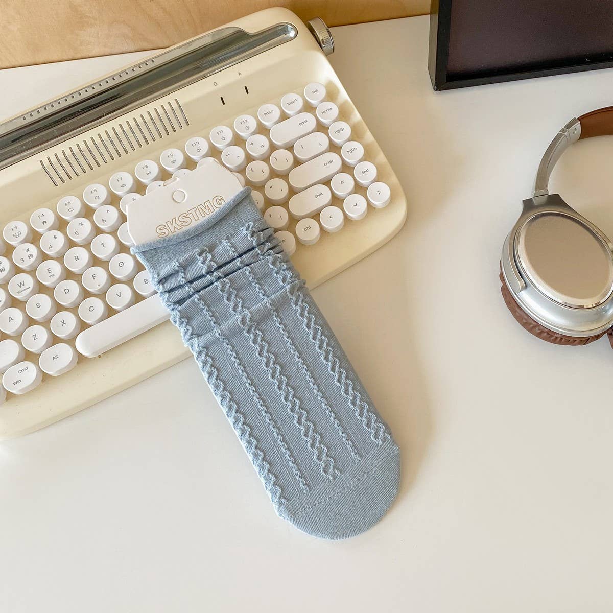 CWMS2504_MIDDLE-TUBE STRAIGHT SOCKS WITH CURLED EDGES