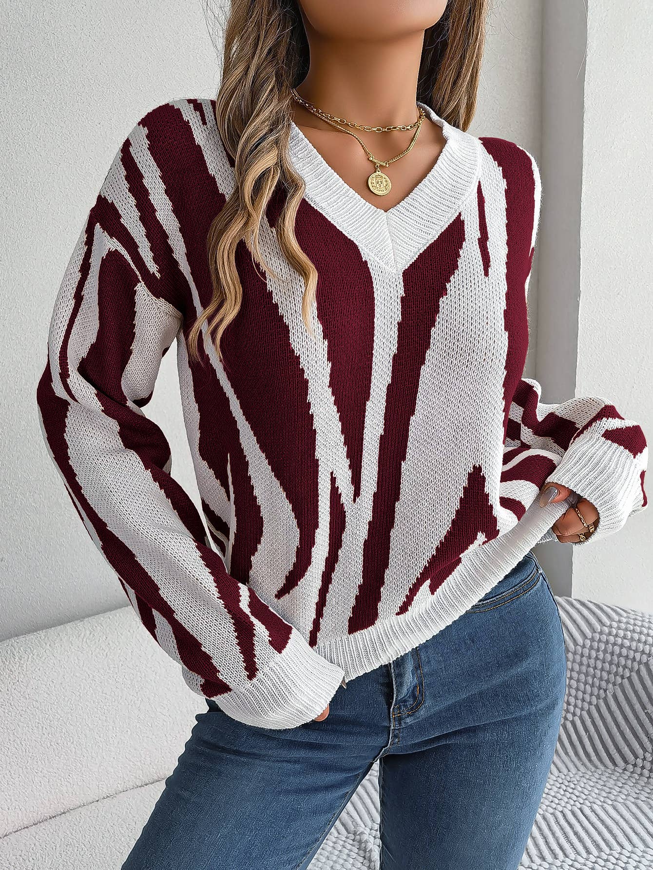 Casual V-neck long-sleeved pullover sweater