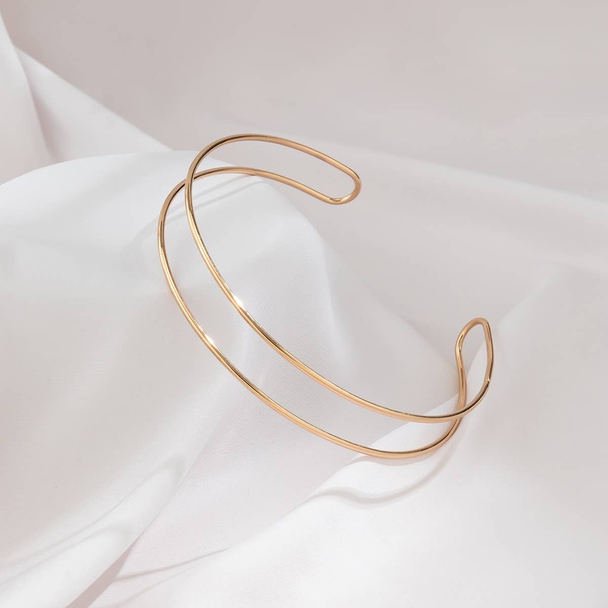 FASHIONABLE HIGH-END CROSS OUTLINE NECKLACE