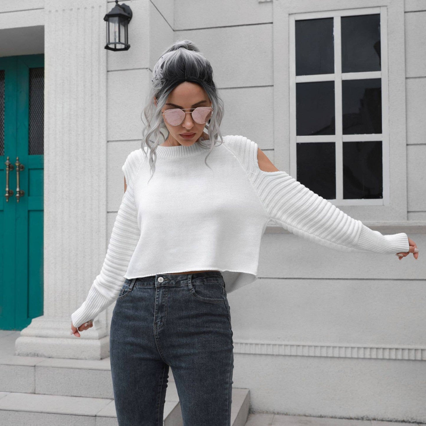 DESIGN OFF-THE-SHOULDER LONG-SLEEVED SWEATER
