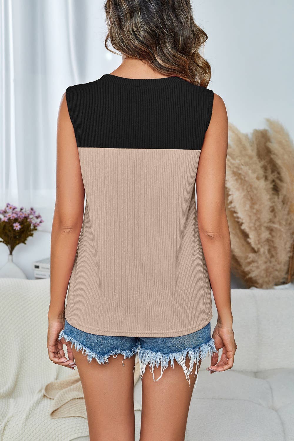 Crew-neck color-matching sleeveless sweater vest