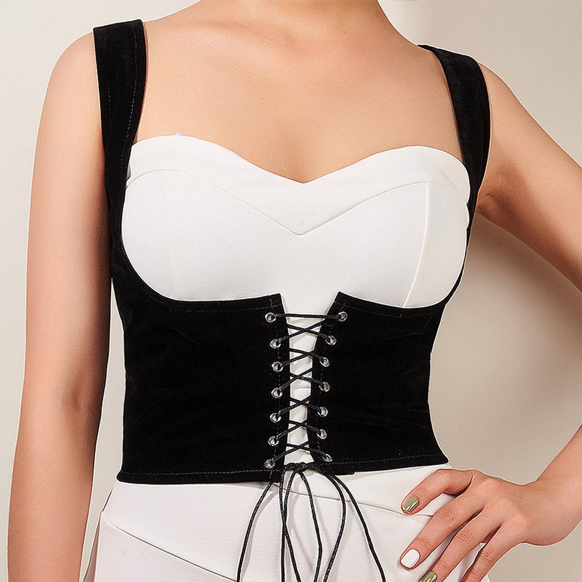 CWABE0983_CORSET WITH A SLIM WAIST AND WAIST STRAPS