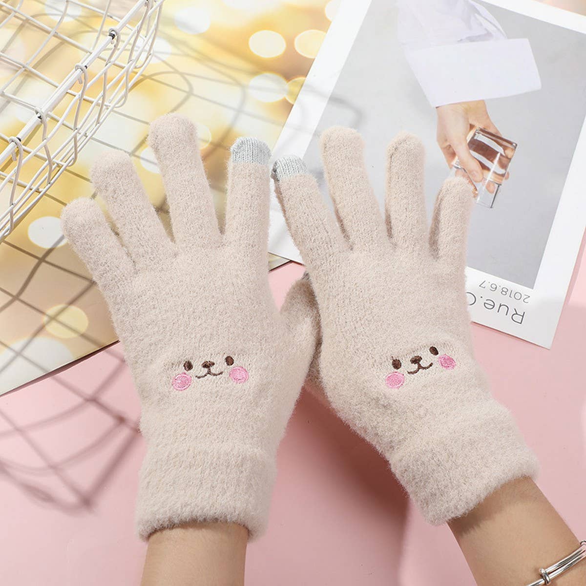 CARTOON MINK FUR SMILING FACE WITH VELVET GLOVES_CWAG0145