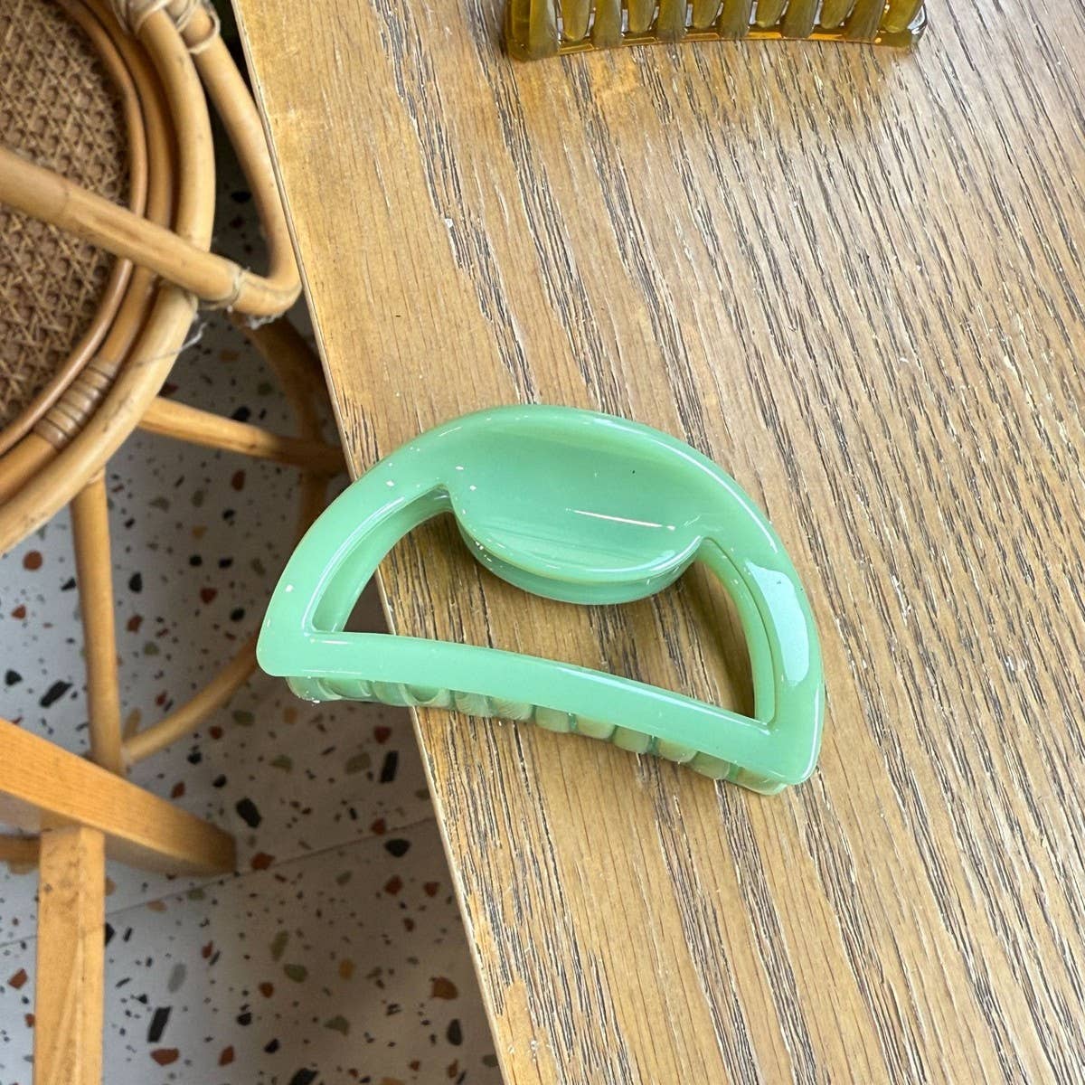 CWAHA4553_BUTTERFLY BUCKLE 7CM HOLLOW SEMICIRCLE HAIRPIN