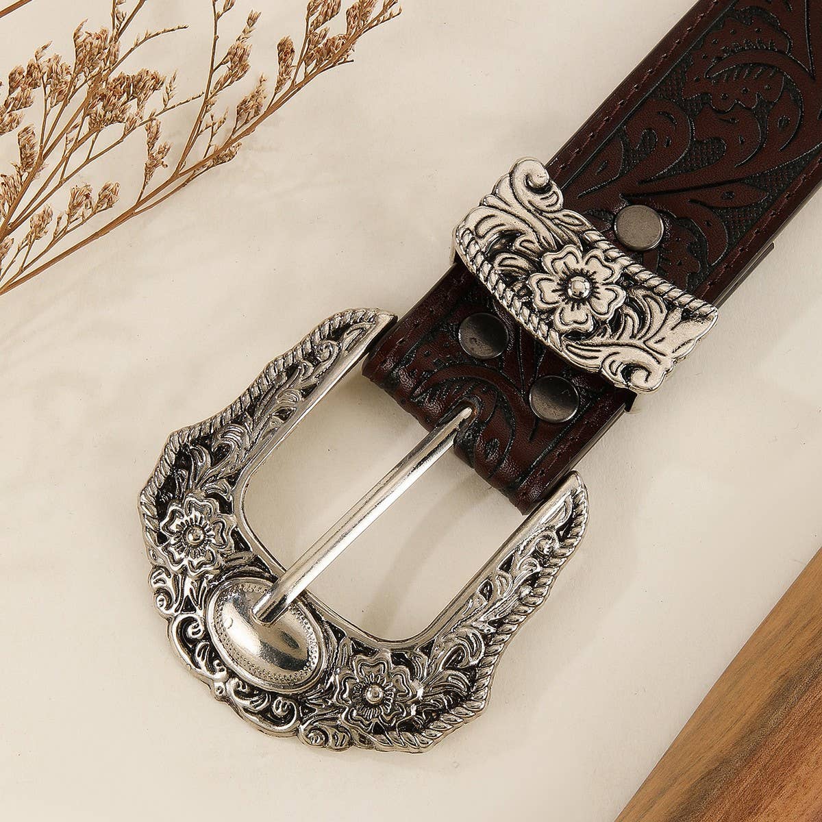 METAL VINTAGE DISTRESSED RIVET EMBOSSED BELT