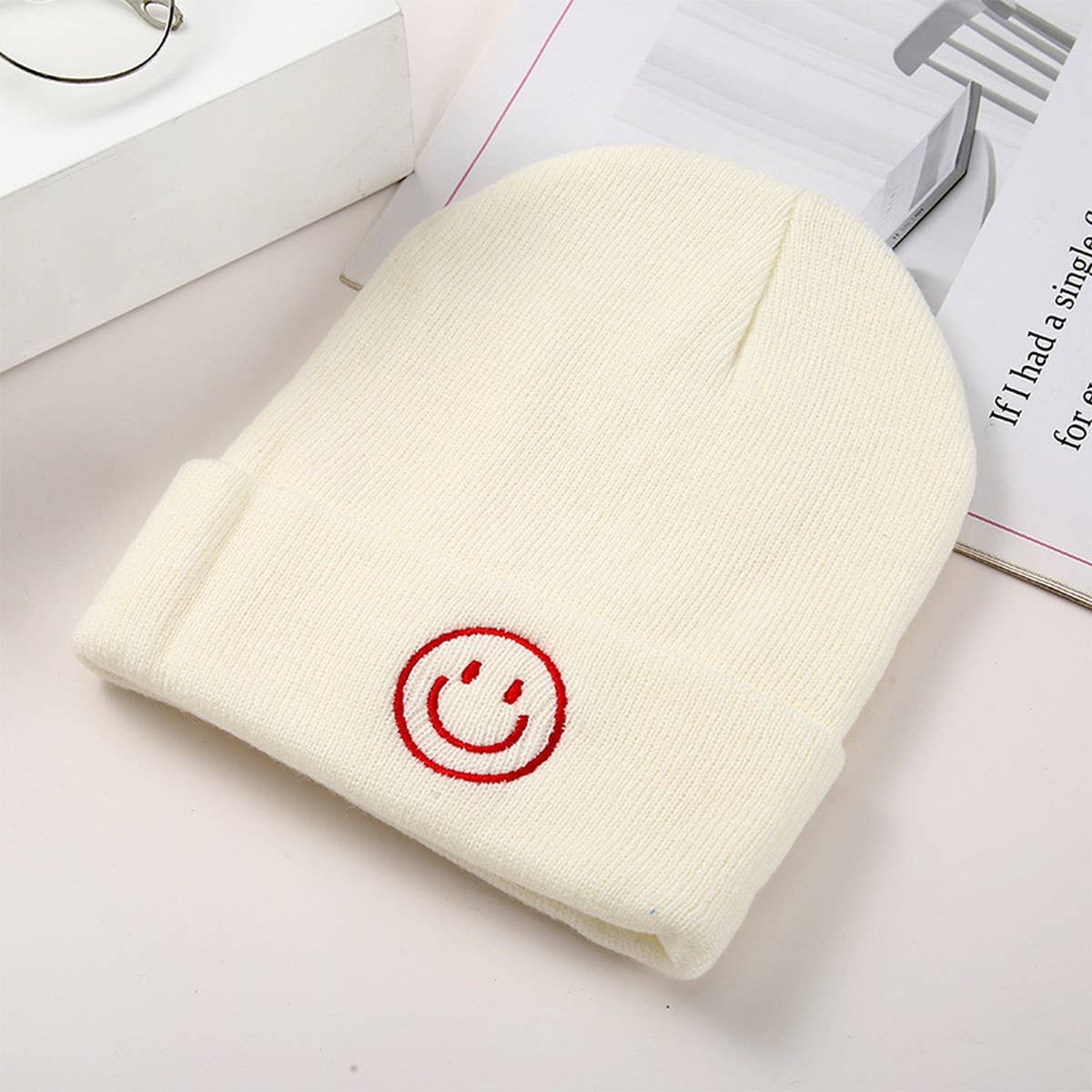 CWAH04346_EMBROIDERED SMILEY KNIT BEANIE HAT