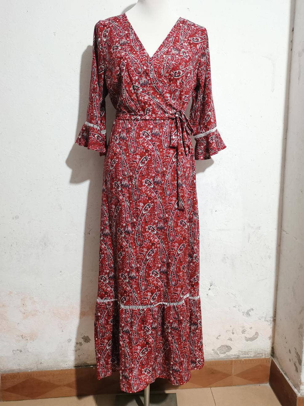 Cut-out lace V-neck half-sleeve lace-up dress