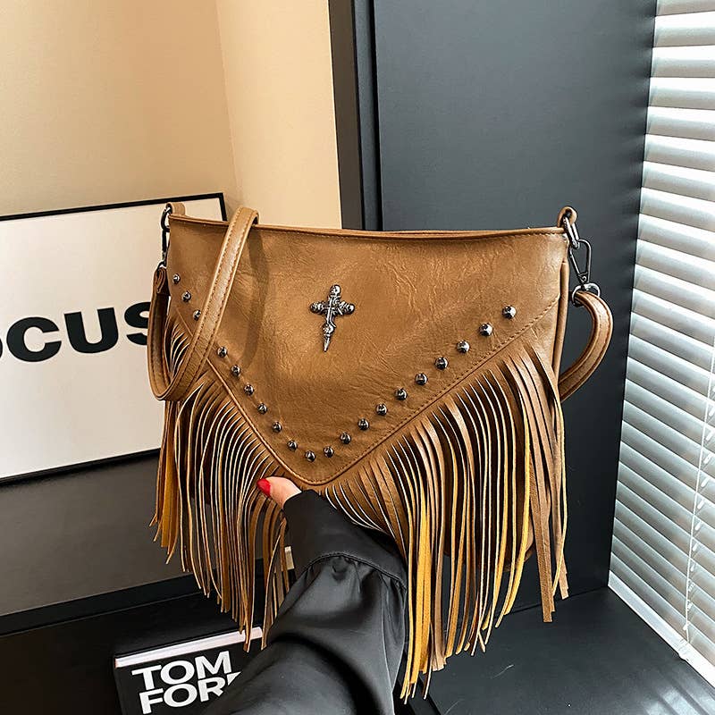 Rivet trendy and versatile crossbody underarm bag