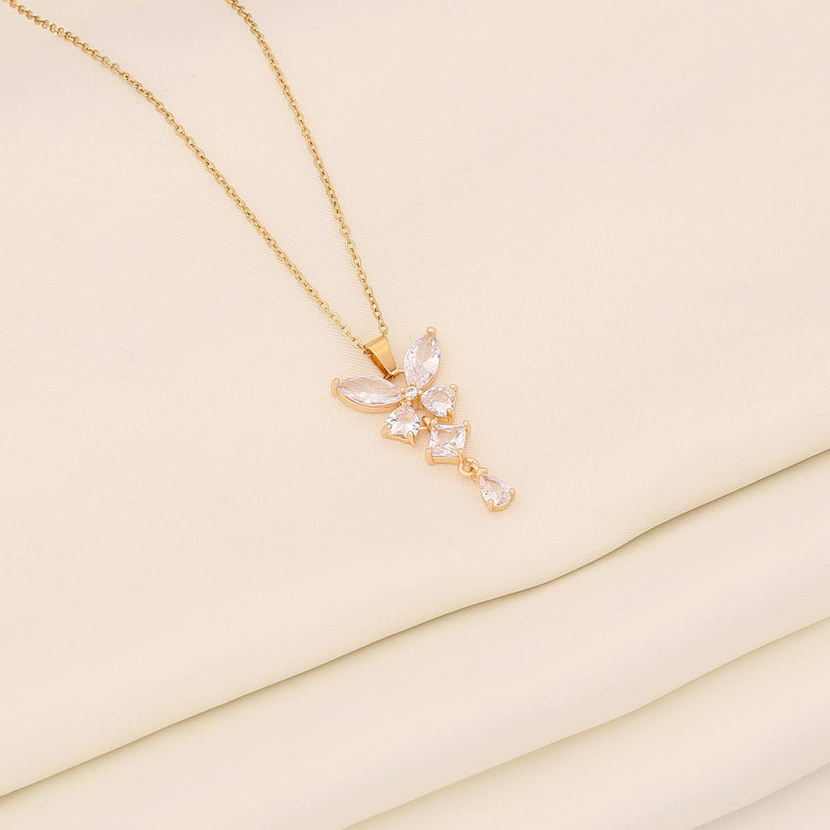 STYLISH BUTTERFLY TASSEL PENDANT NECKLACE_CWAHA0880