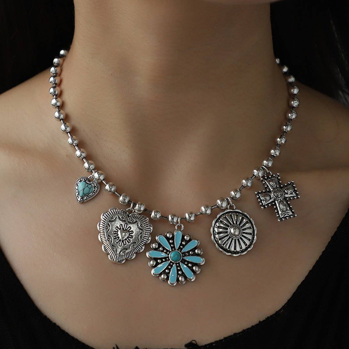 CAMEO VINTAGE CROSS DAISY PENDANT NECKLACE SET_CWAJE2910