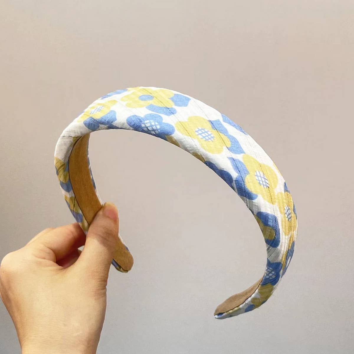VERSATILE AND REFRESHING WIDE-BRIMMED HEADBAND_CWAHA1707