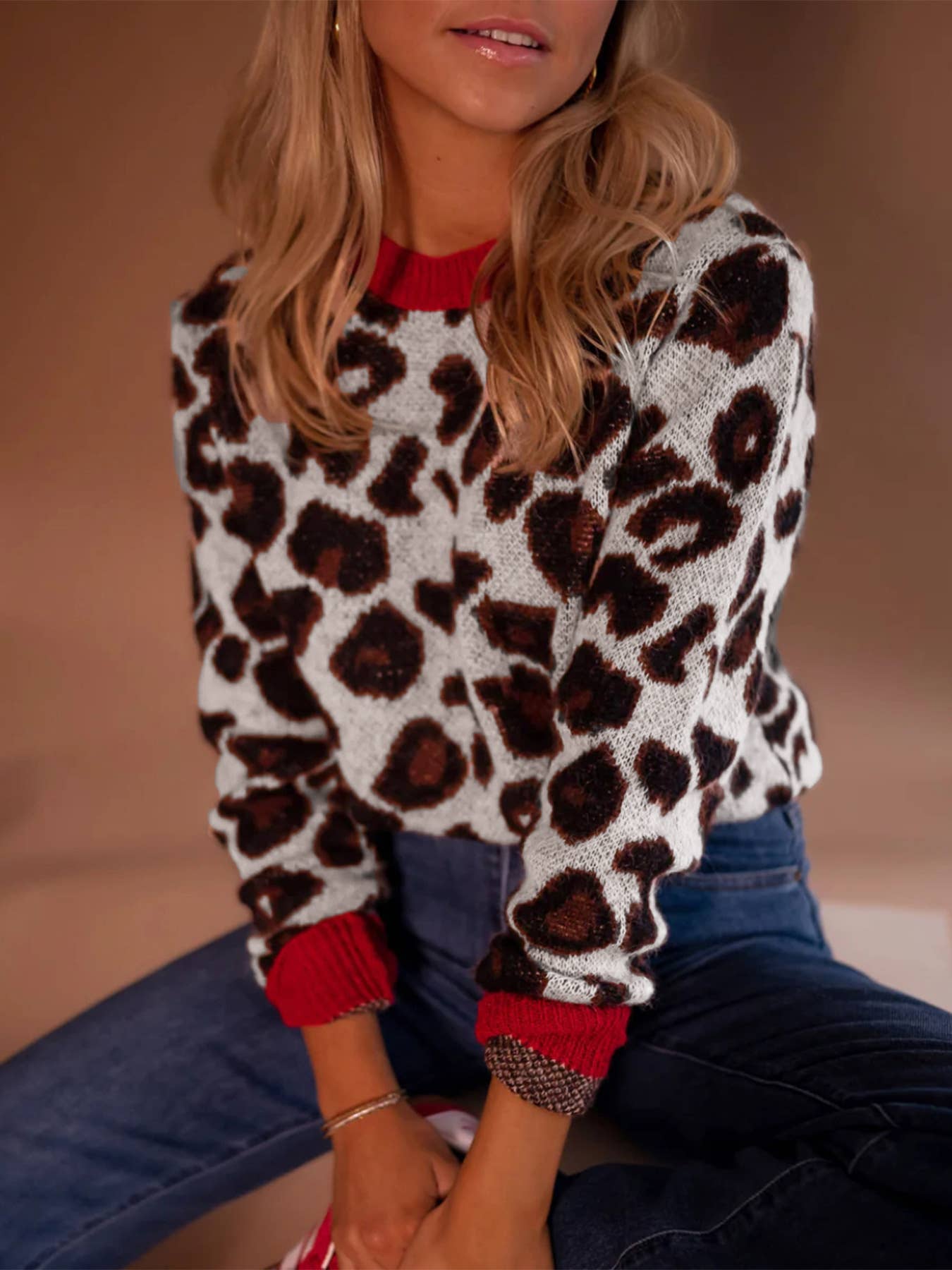 Color-blocking leopard jacquard knitted sweater
