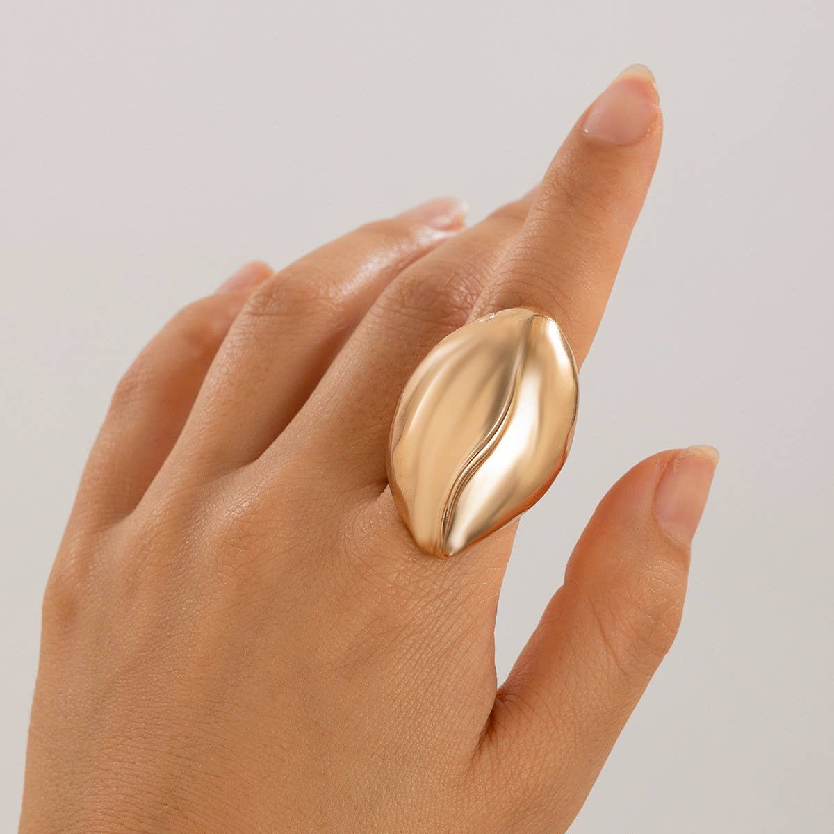 NEW EUROPEAN AND AMERICAN PERSONALIZED RINGS