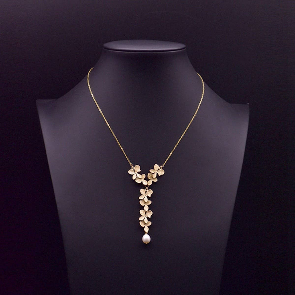 WOMEN'S NATURAL FRESHWATER PEARL NECKLACE