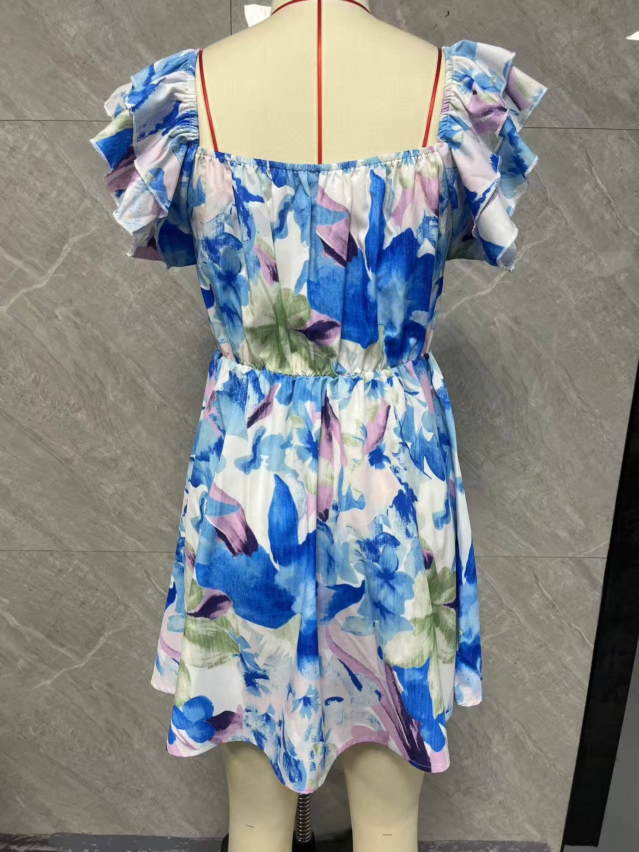 Deep V-neck, cinched waist, printed short dress