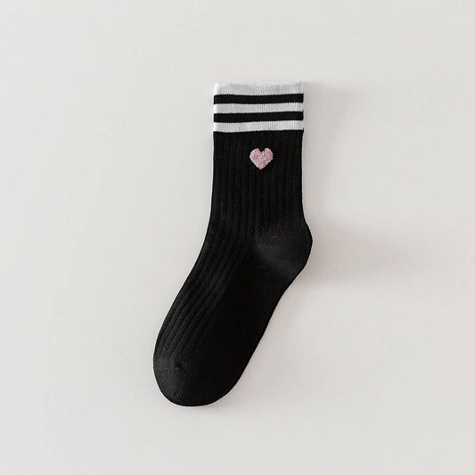CWMS2505_AUTUMN AND WINTER HEART STRIPED MID-TUBE SOCKS