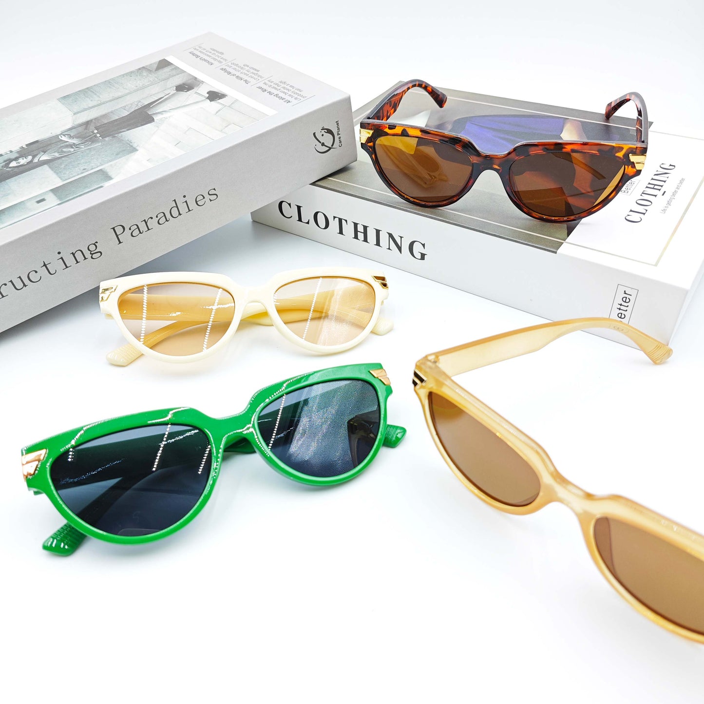TRAVEL RETRO SUNGLASSES