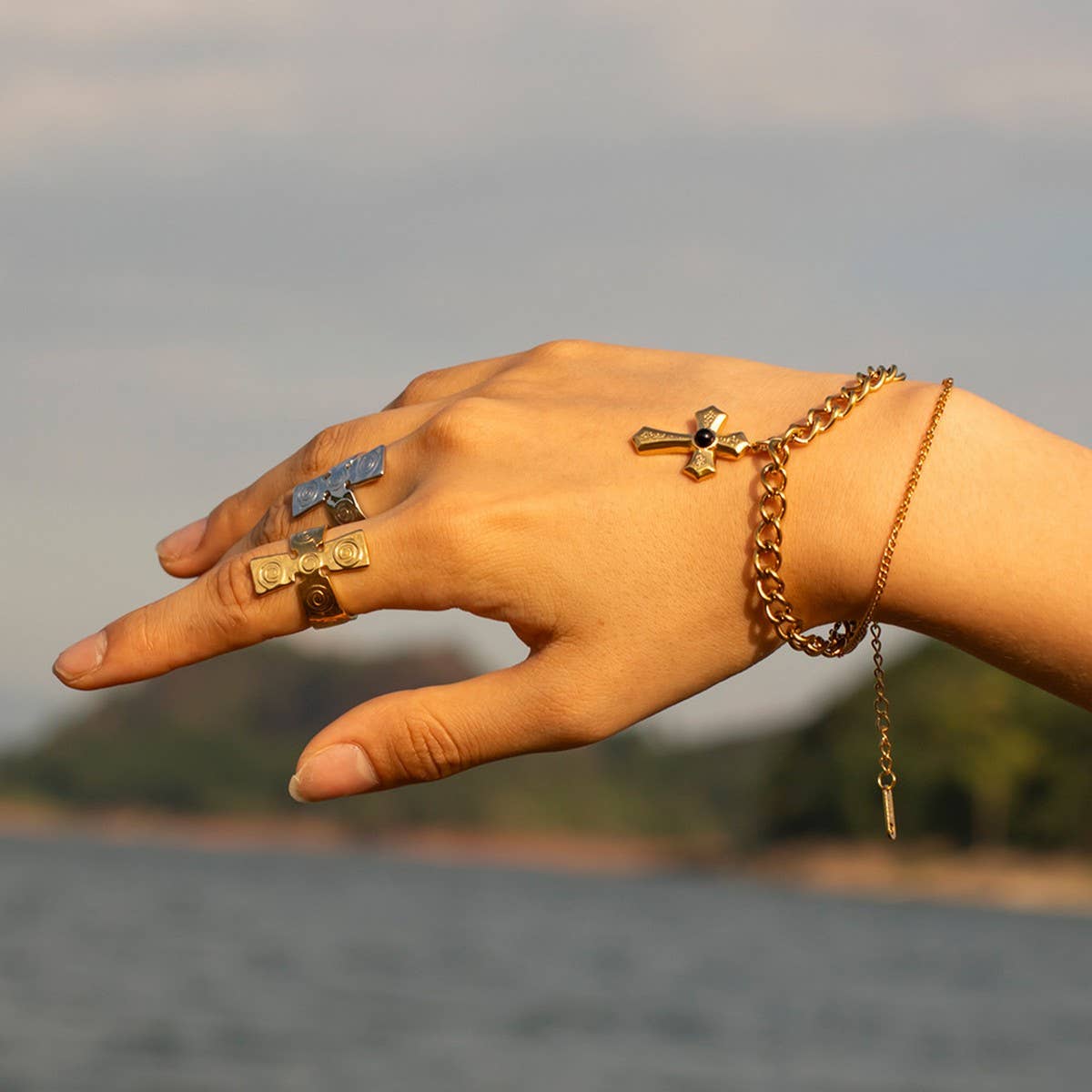 STAINLESS STEEL GOLD CROSS OPEN RING_CWAJE1227