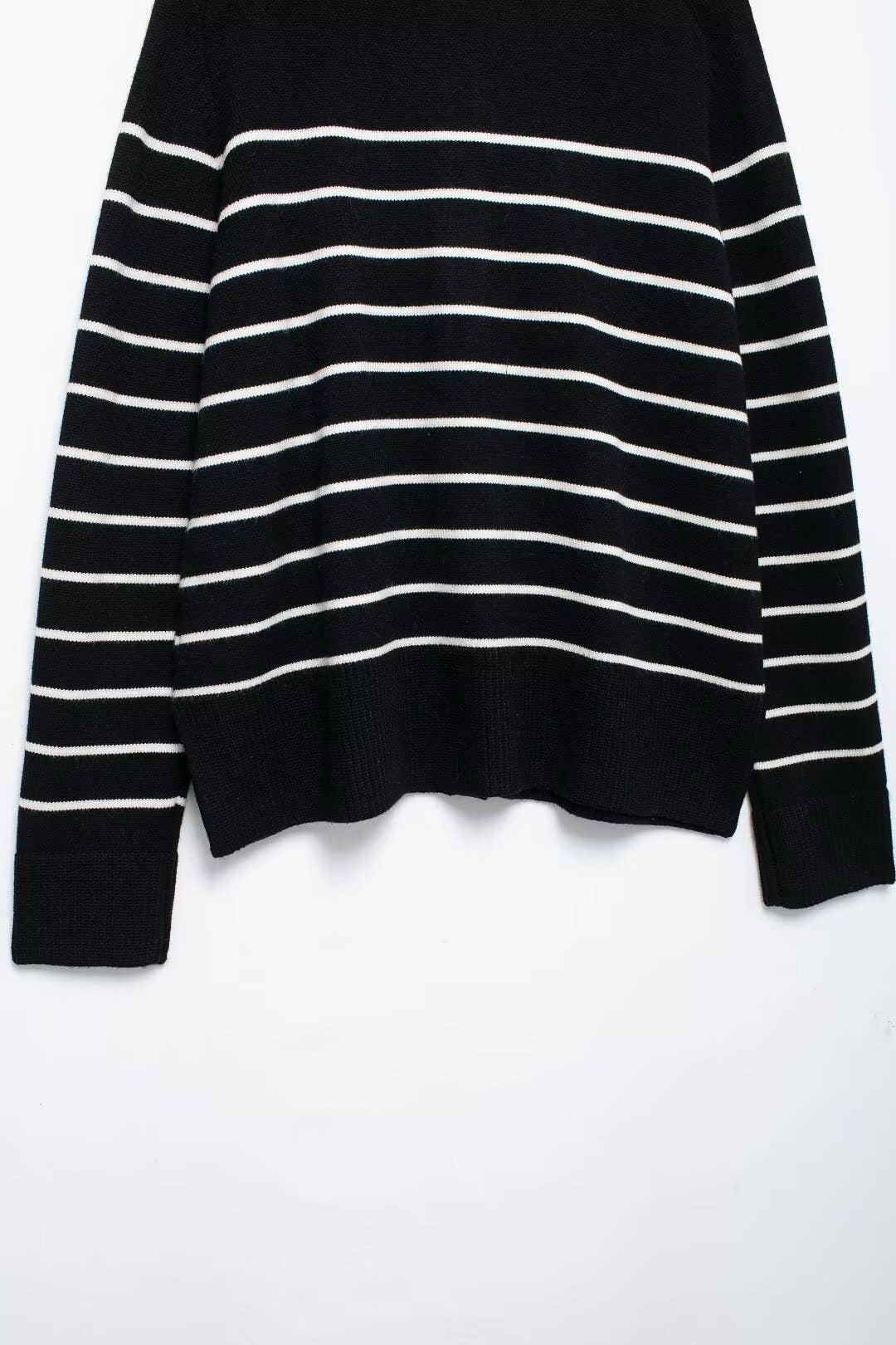 CONTRASTING SINGLE BREASTED CREW-NECK CARDIGAN