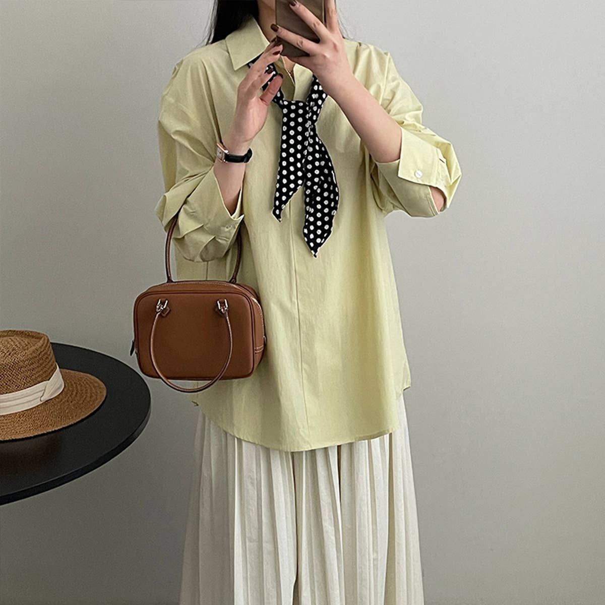 Basic solid color V-neck washed cotton shirt