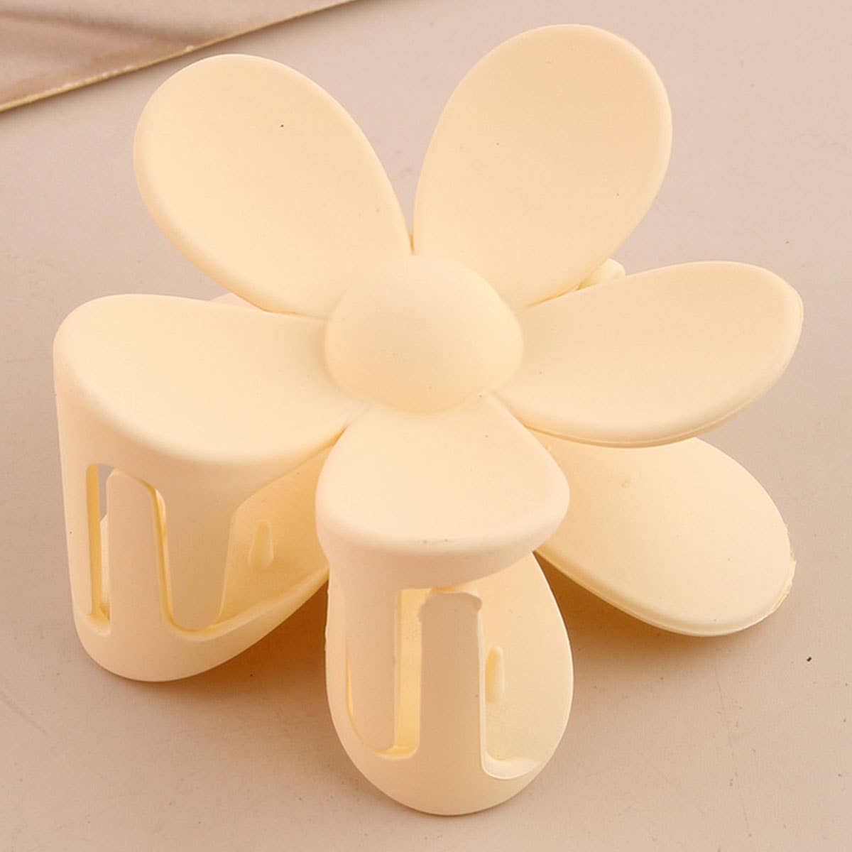Matte Floral Hair Claw Clip ? Cute & Strong Hold_CWAHA0089