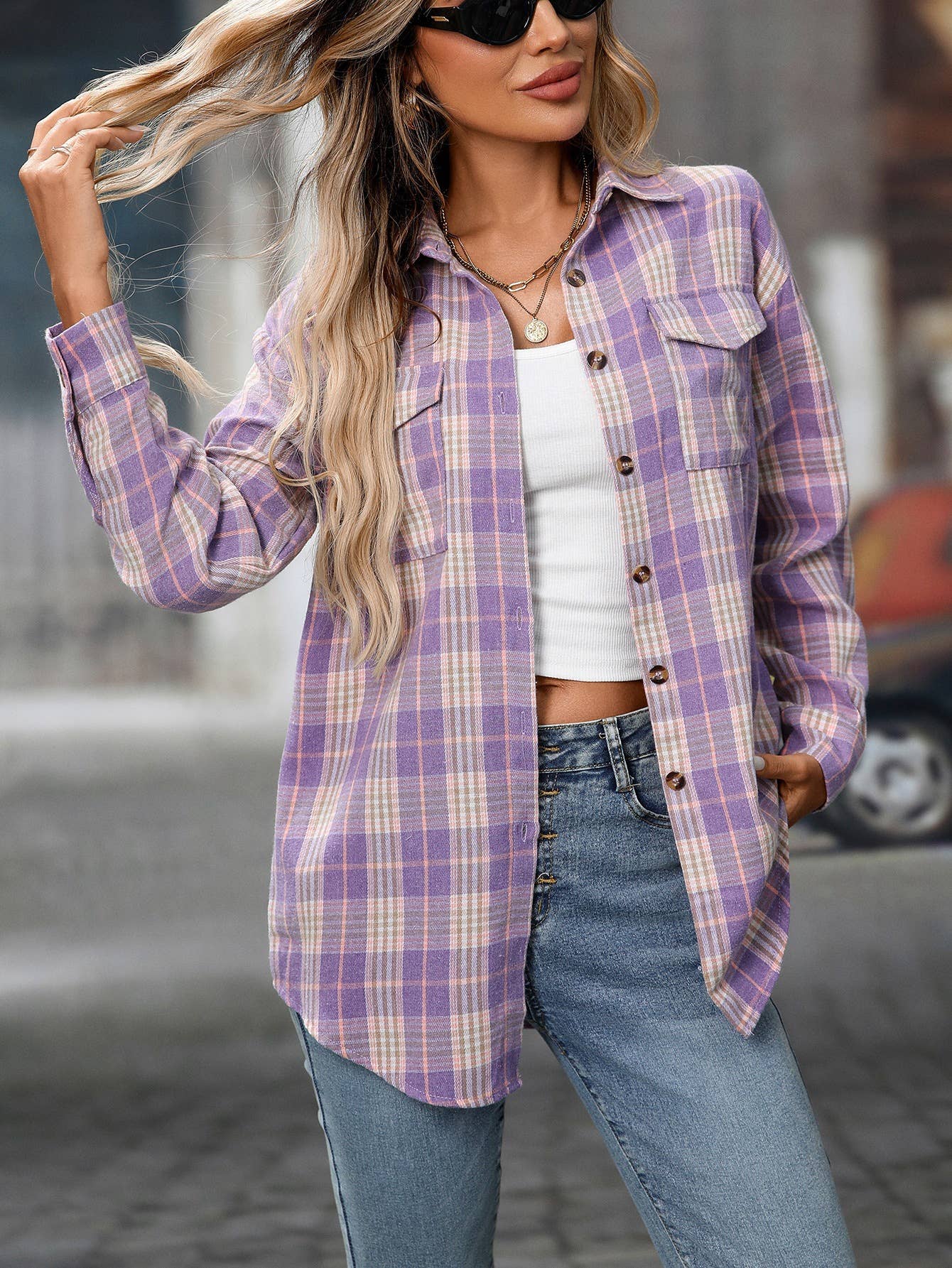 Casual and fashionable checkered pocket shirt