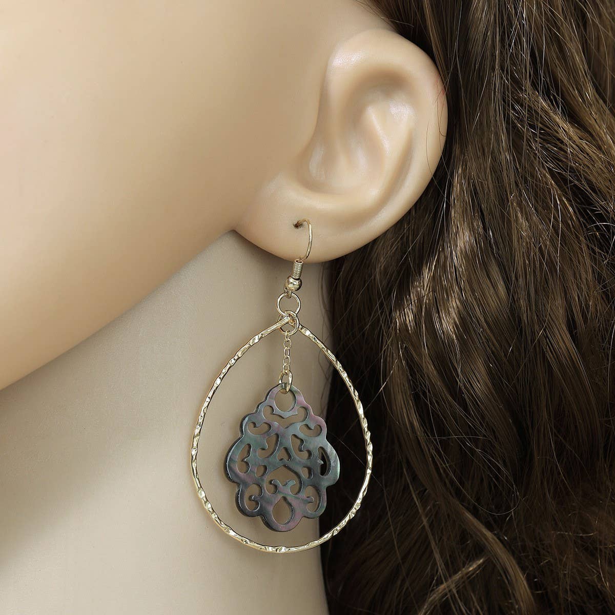 NATURAL SEA SHELL FLOWER-SHAPED HOLLOW EARRINGS