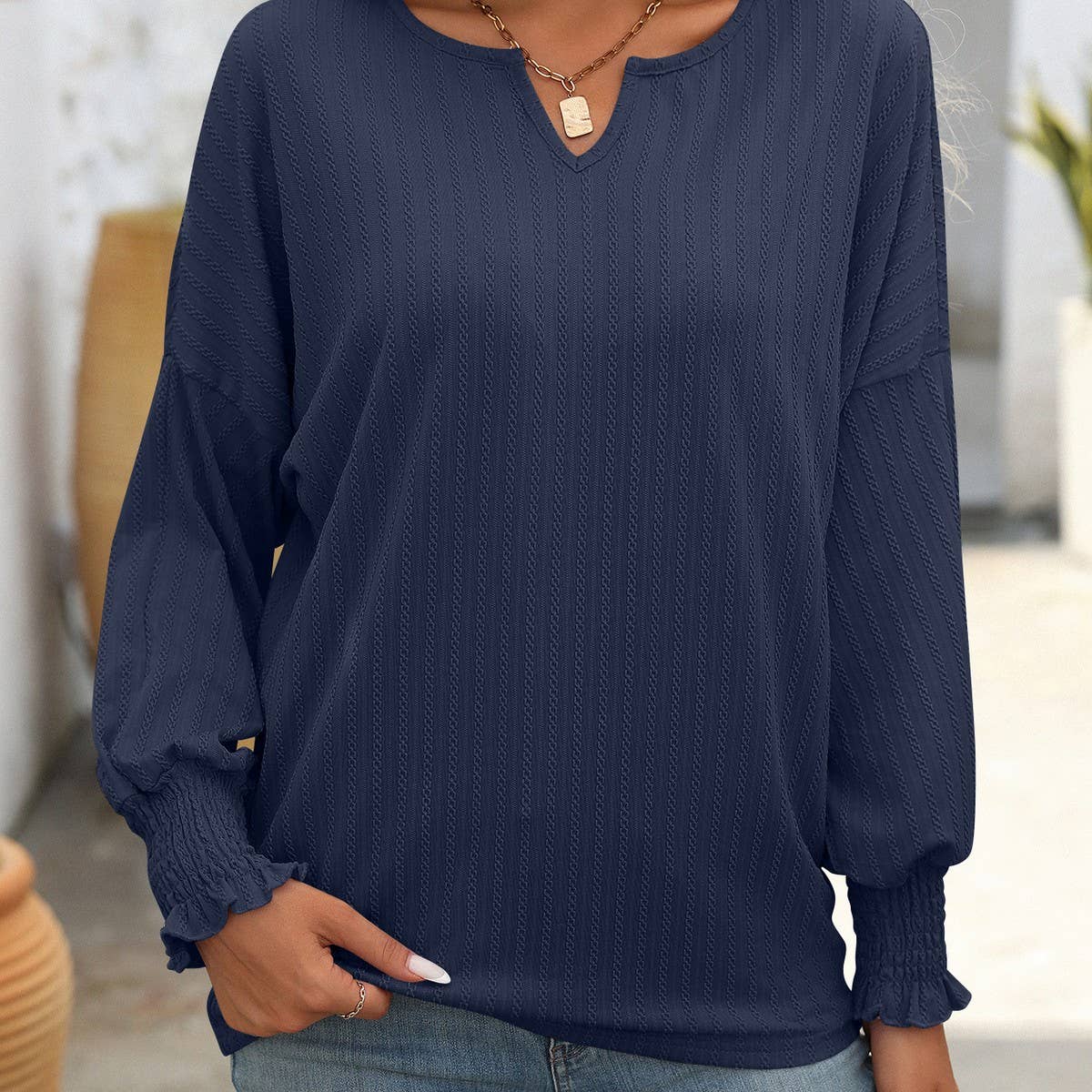 Baggy V-neck bat-sleeve T-shirt with top