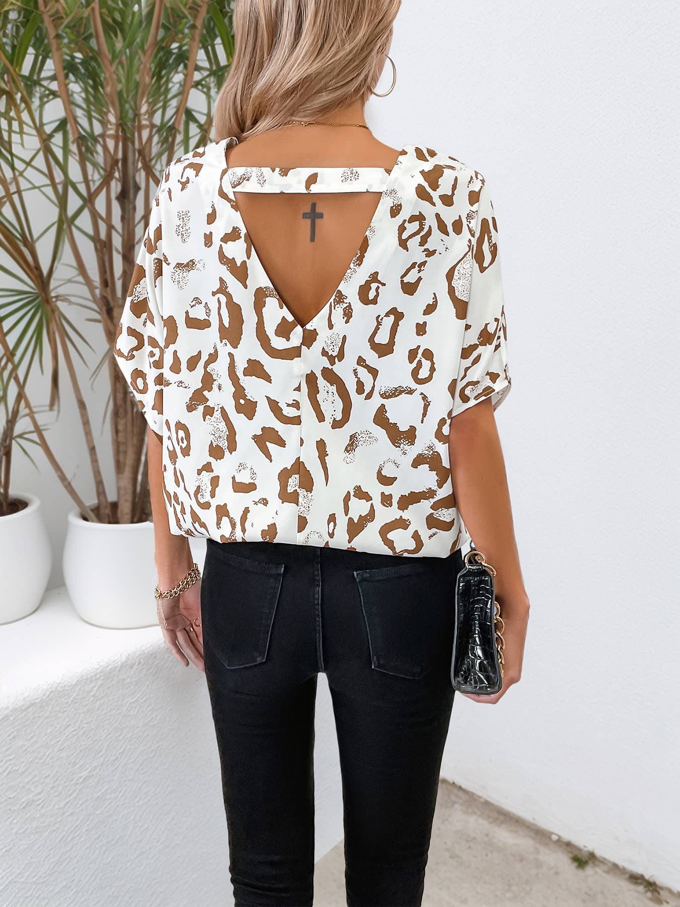 Casual V-neck bat-sleeve leopard print shirt