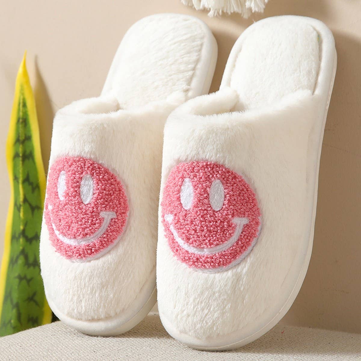 COZY SMILING FACE SLIPPERS FUZZY SLIPPERS WOMEN