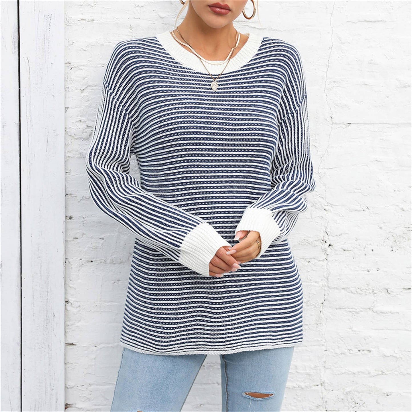 COLOR-MATCHING CREW-NECK PULLOVER STRIPED SWEATER