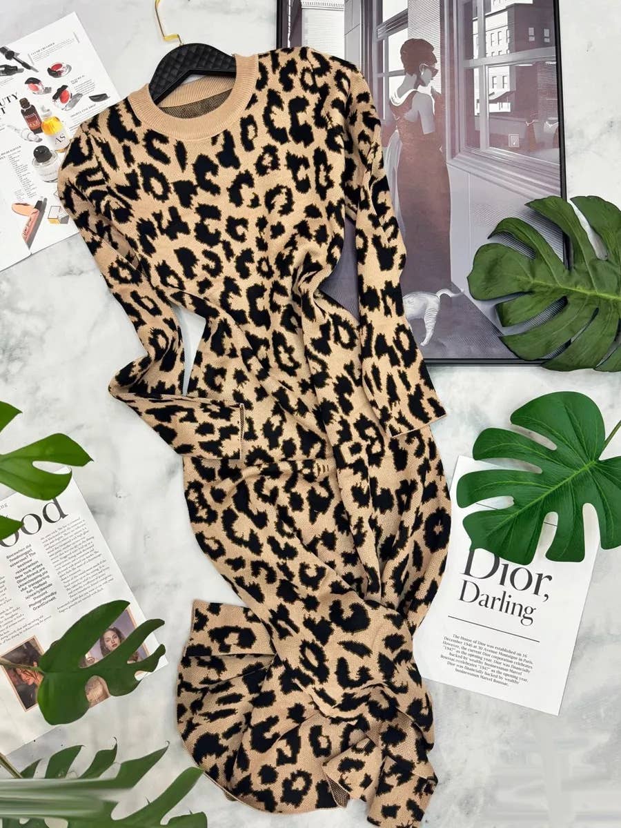 CREW-NECK LONG-SLEEVED LEOPARD PRINT KNIT DRESS