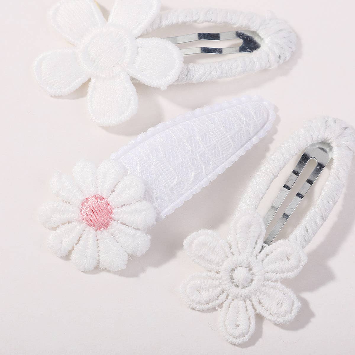 FRESH DAISY HANDMADE HAIR CLIP