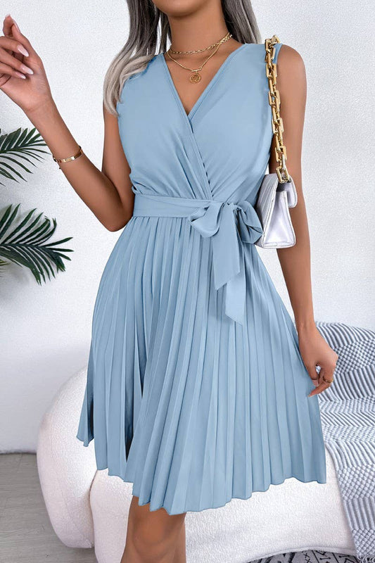 CROSS V NECK SLEEVELESS WAIST PLEAT DRESS_CWDSD2529