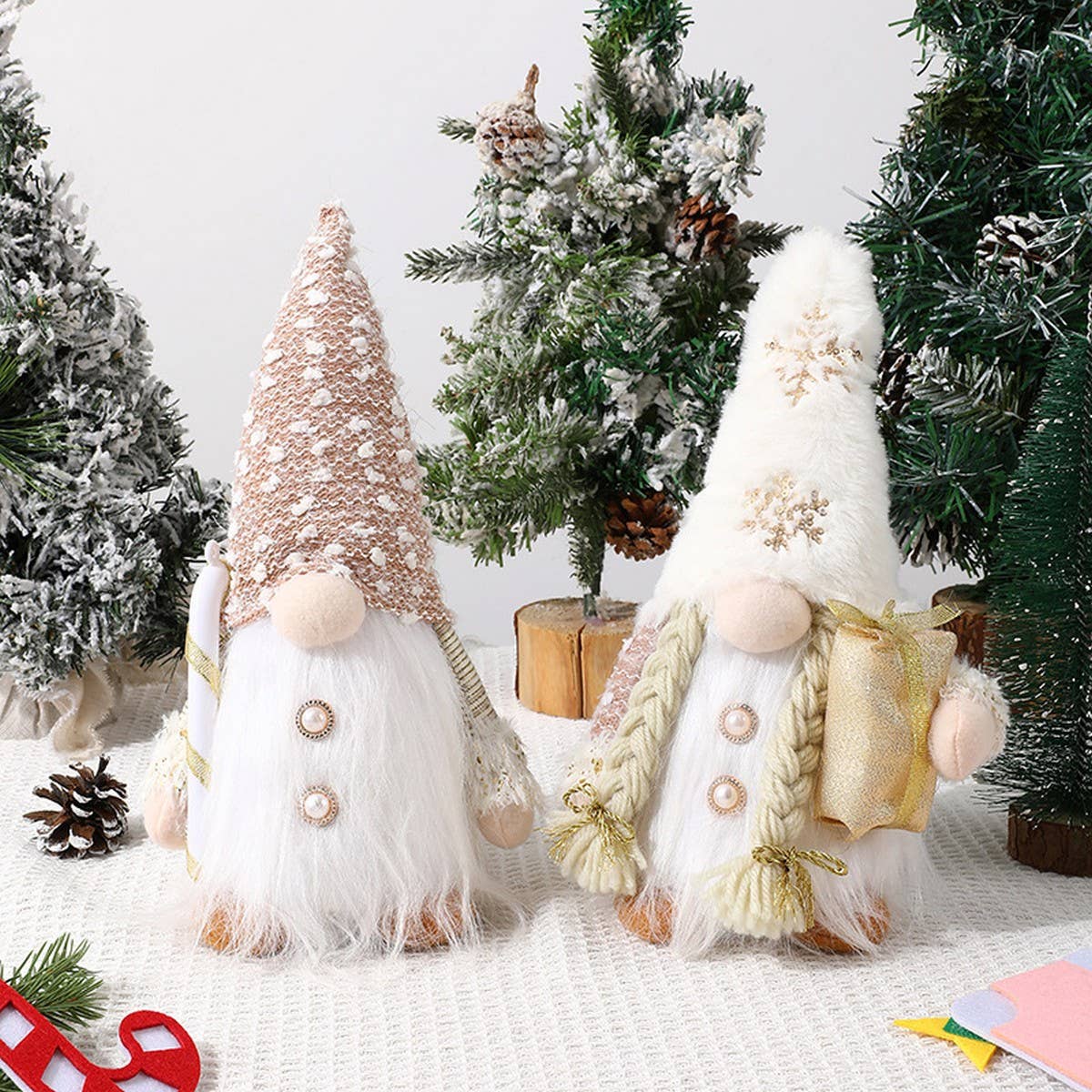 CHRISTMAS LONG BEARD PLUSH HAT WITH LIGHT ORNAMENT