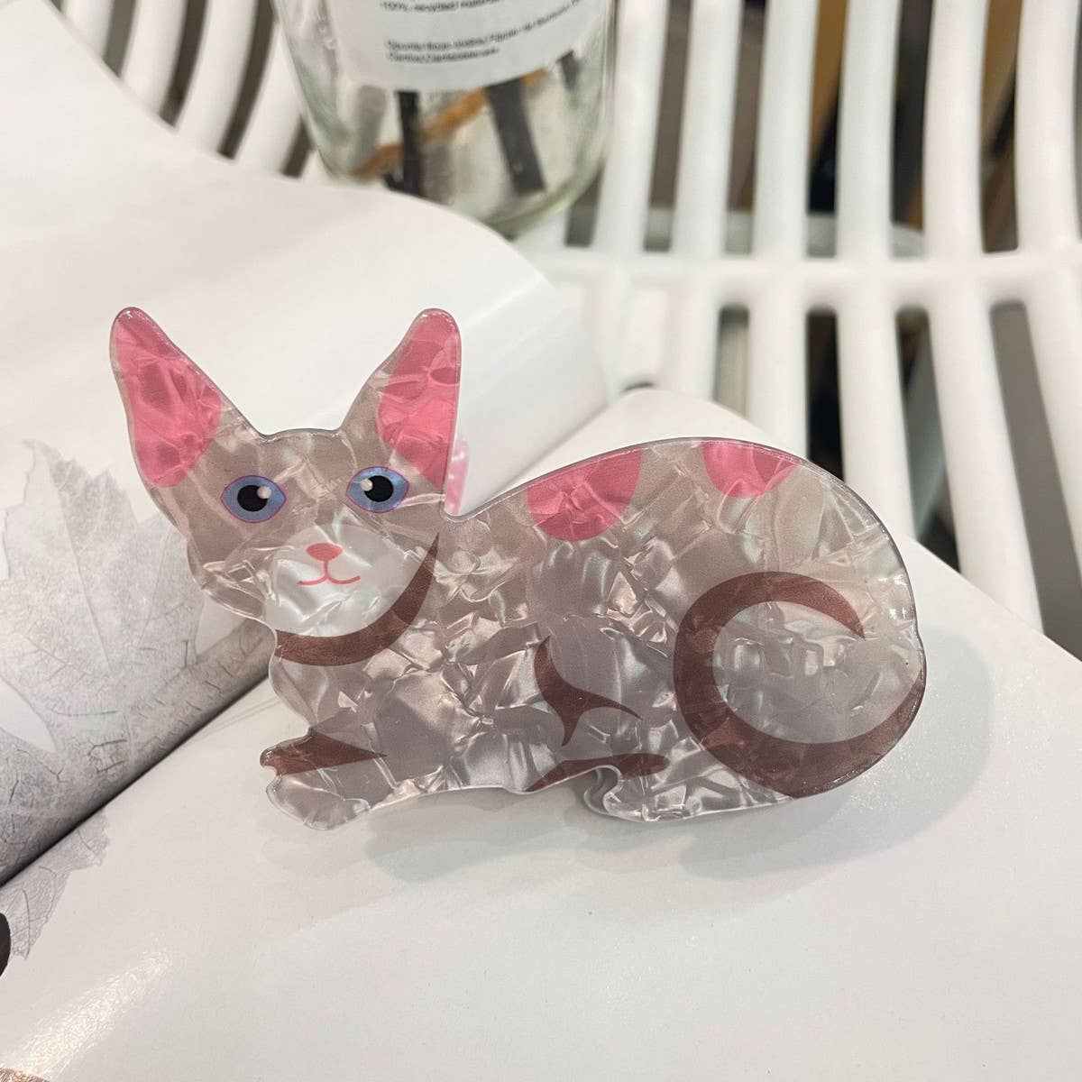 CWAHA4498_CAT CARTOON SHARK CLIP ACRYLIC HAIR CLIP