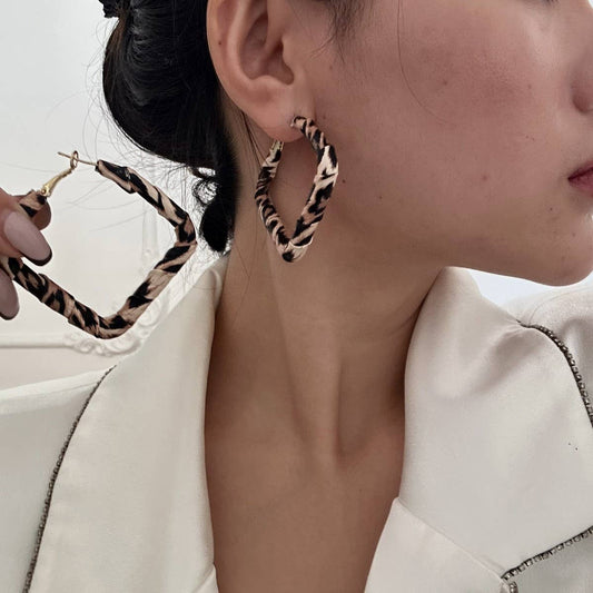 FASHIONABLE LEOPARD PRINT SILVER NEEDLE EARRINGS